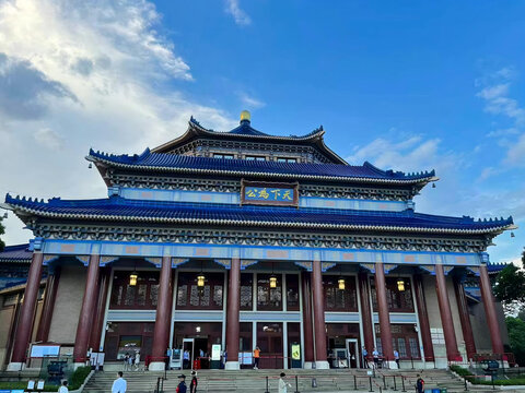 中式古典风格的宏伟建筑
