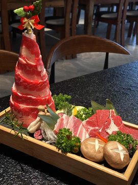 创意造型的牛肉拼盘