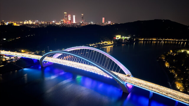 城市夜景中的南宁大桥