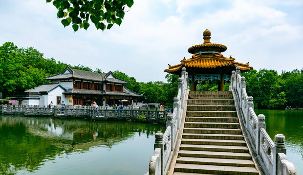 琅琊山湖心亭景色