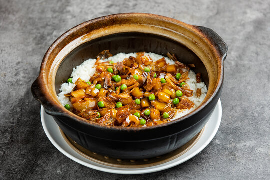 葱烧乌参蹄筋捞饭