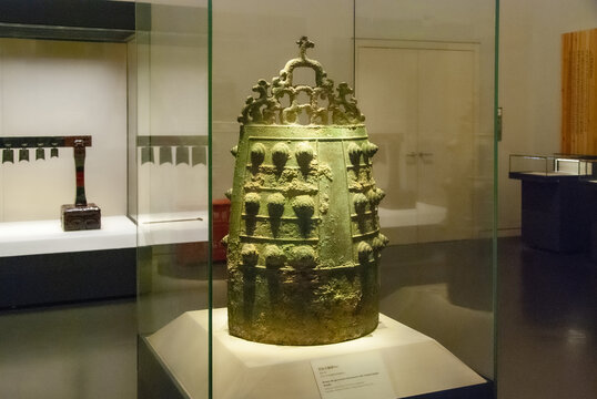 精美古代青铜编钟文物