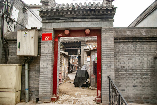 北京胡同古朴小巷中的中式院门