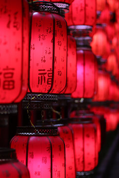 喜庆福字红灯笼特写