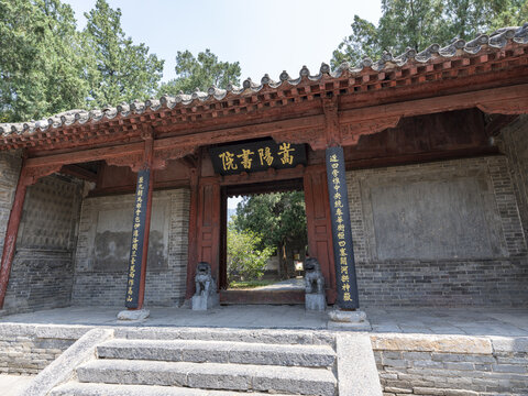 嵩阳书院古朴大门景致