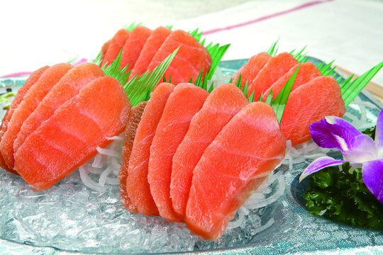 新鲜美味的金枪鱼刺身