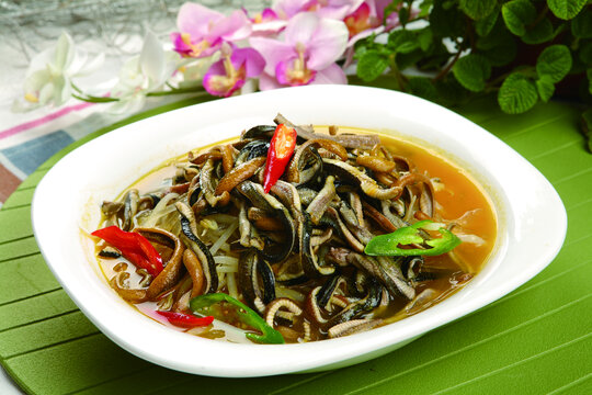 美味鳝丝热菜诱人呈现
