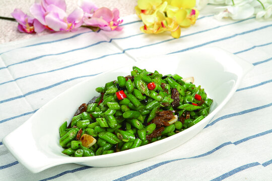 美味豆角炒肉摆盘精致