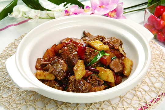 美味香浓的土豆烧鸡块