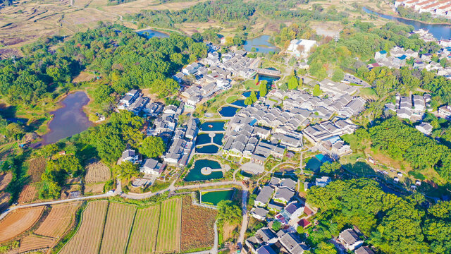 航拍村落房屋池塘农田绿树