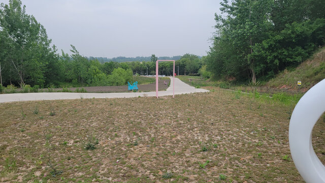 户外绿地与休闲设施景致