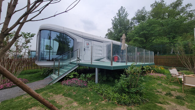 户外现代风智能小屋庭院