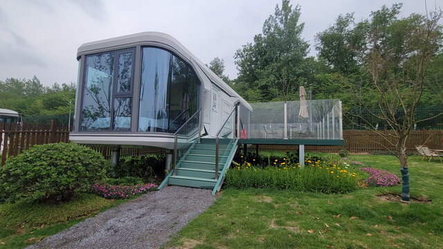 现代风格户外玻璃小屋