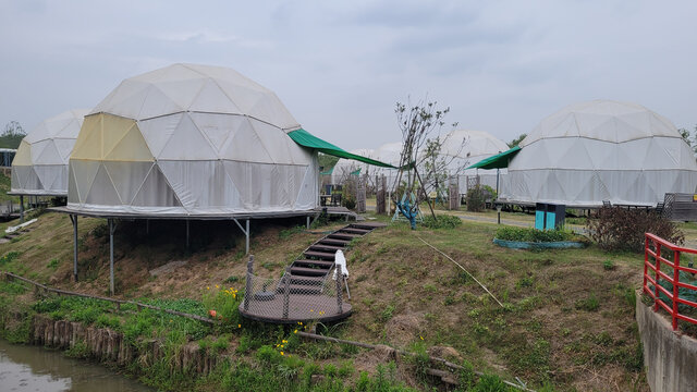 户外特色球形帐篷营地