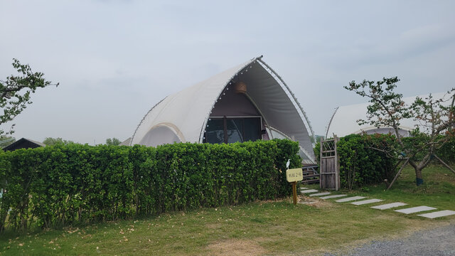 特色帐篷小屋户外景致