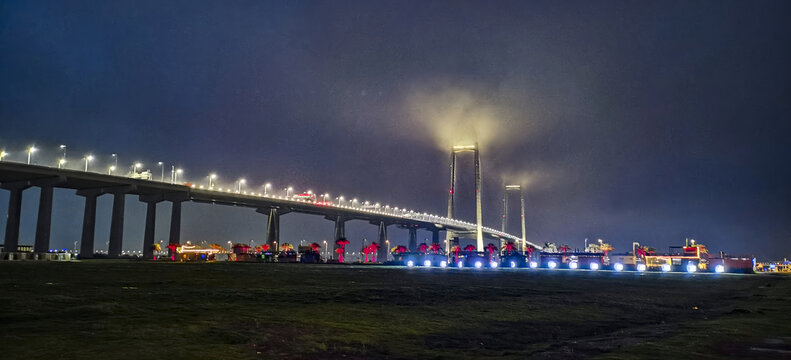 江畔夜景