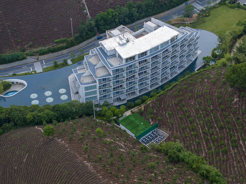 航拍独特造型的现代建筑
