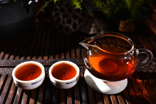 巴达山一云南骏胜号普洱熟茶茶饼汤色