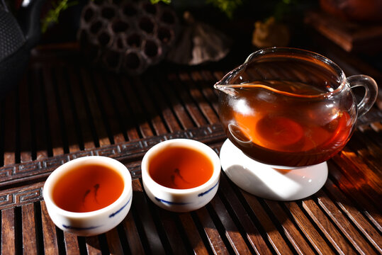 巴达山一云南骏胜号普洱熟茶茶饼汤色