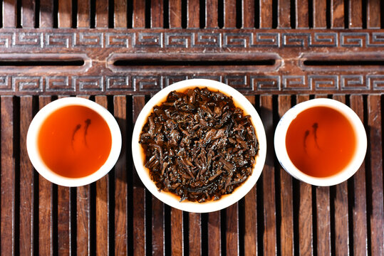 巴达山一云南骏胜号普洱熟茶茶饼汤色