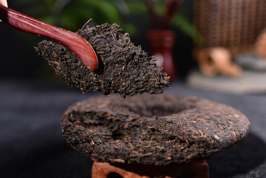 巴达山一云南骏胜号普洱熟茶茶饼