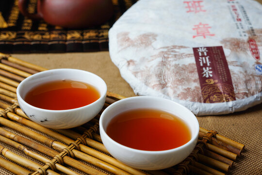 汤色班章一云南骏胜号普洱熟茶茶饼