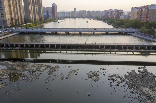 公路桥与翻板闸