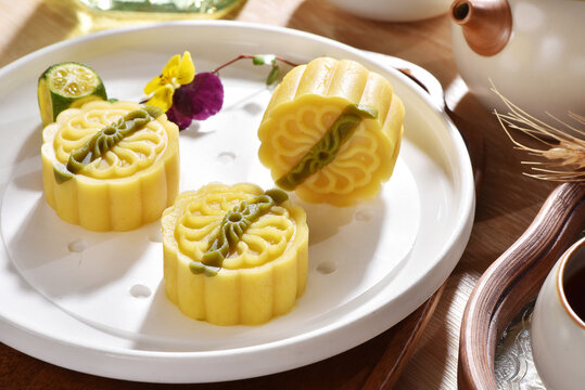 精致美味的中式糕点点心绿豆糕花生糕