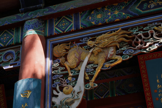 太原崇善寺古建筑上的精美麒麟雕刻