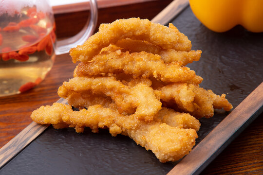 香酥美味的现炸小酥肉