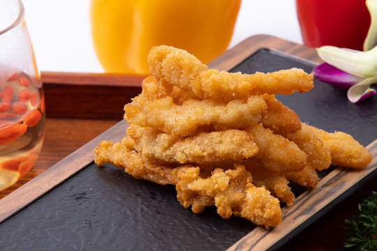 美味香脆的油炸鸡柳