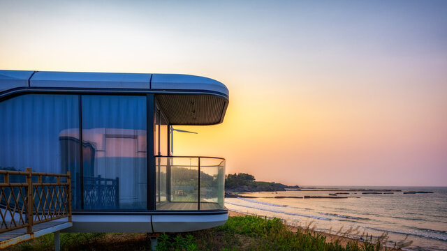 海边现代小屋日落