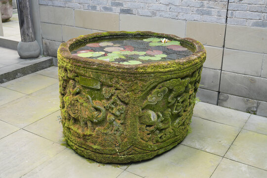 中欧传统雕花荷花缸