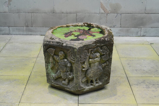 中欧传统雕花荷花缸