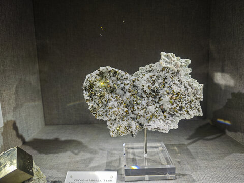 黄铁矿矿物晶体