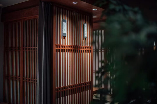 中式木质隔断