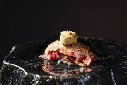 精致牛肉美食创意摆盘