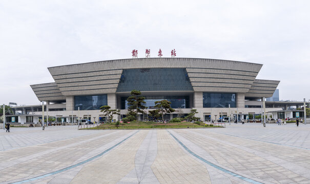 郑州东站全景宏伟外观