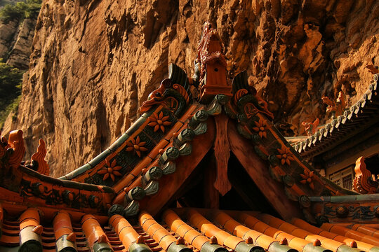 崖壁下的精美古建筑屋檐