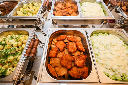 多样美食自助餐饮展示