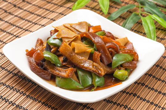 尖椒干豆腐炒猪皮
