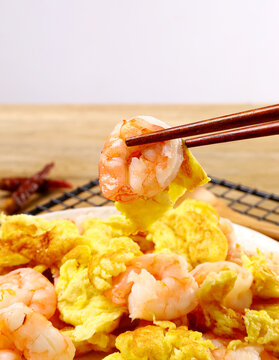 鸡蛋炒青虾仁