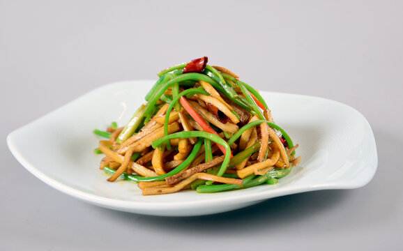 豆干鲍菇炒扁豆丝