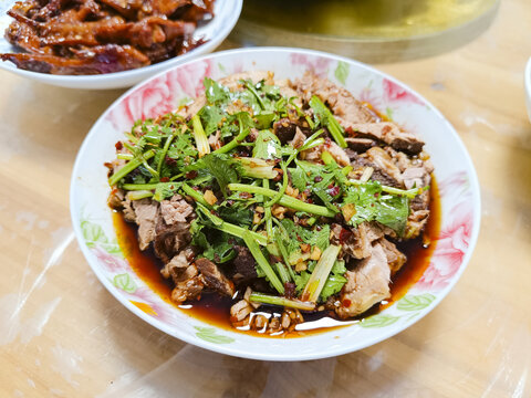 凉拌卤肉