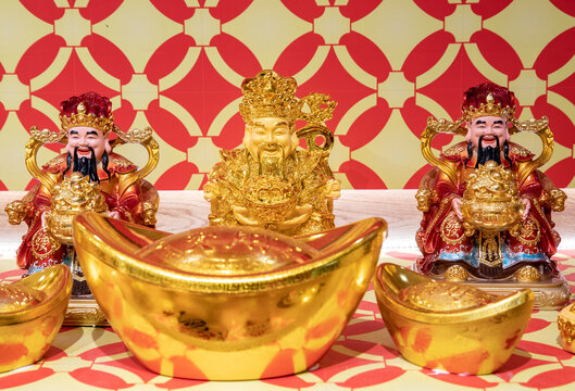 中国春节传统习俗迎财神