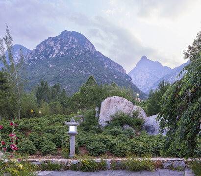 山间园林美景
