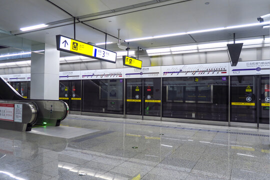 重庆地铁建筑设施