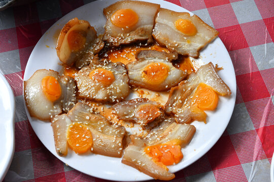 美味咸蛋黄五花肉切片