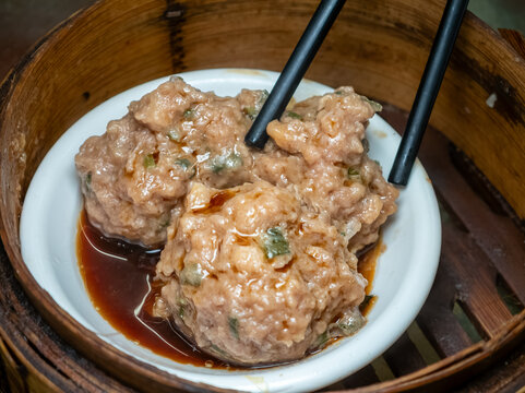 广式经典点心豉汁蒸牛肉球