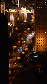 城市璀璨夜景街道车流